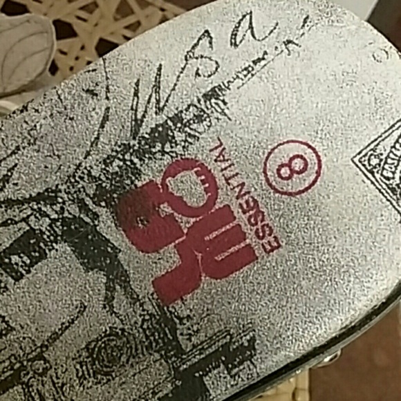 Free in a bundle - Picture 2 of 4